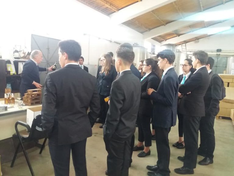 ESCO | Alunos do Curso Técnico de Restaurante/Bar na Adega Cooperativa da Lourinhã